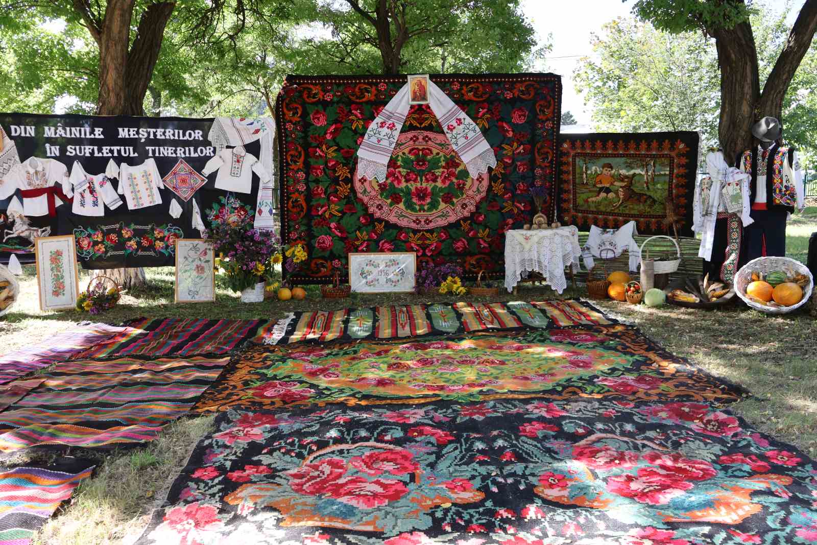 Activitatea cultural-artistică ,,Tinerii cu suflet străbun”